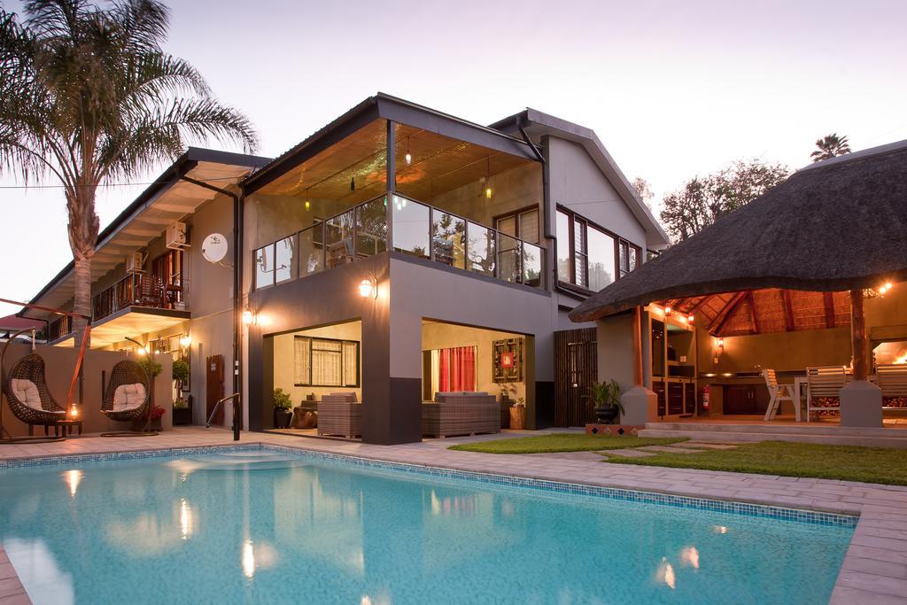 Miles B&B Guest House Oudtshoorn Bagian luar foto