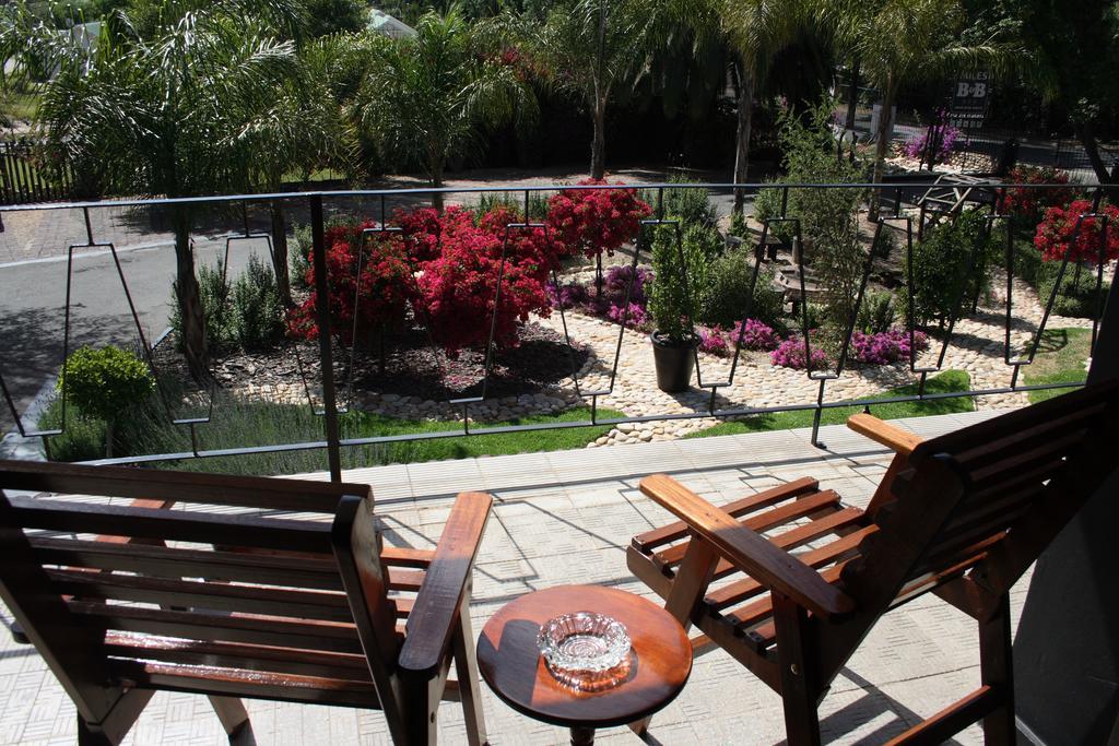 Miles B&B Guest House Oudtshoorn Bagian luar foto