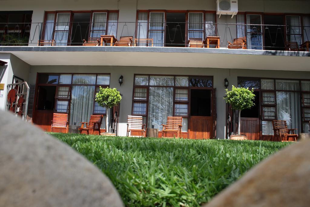 Miles B&B Guest House Oudtshoorn Bagian luar foto