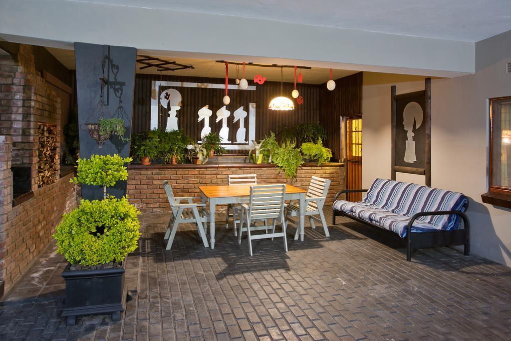 Miles B&B Guest House Oudtshoorn Bagian luar foto