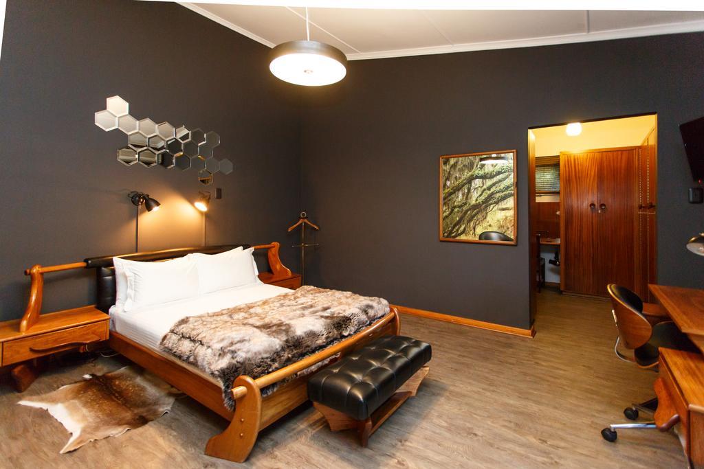 Miles B&B Guest House Oudtshoorn Bagian luar foto